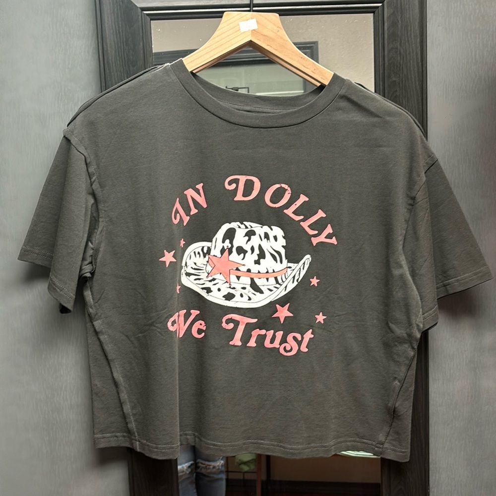 In Dolly we Trust oversized crop